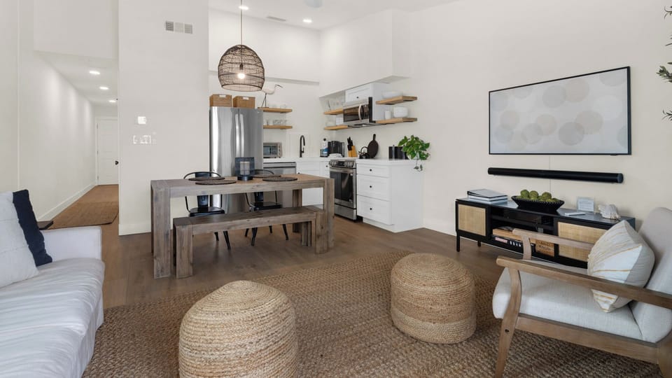 Beachside Condo 24 - Living area