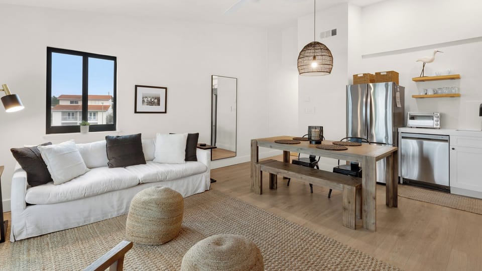 Beachside Condo 24 - Living area