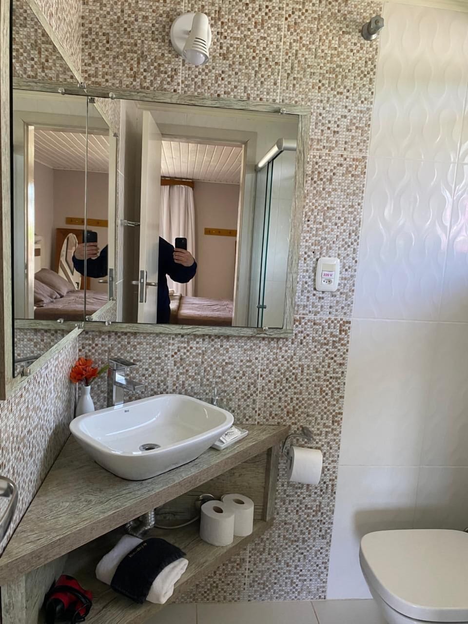 Superior Double Room | Bathroom | Shower, hair dryer, towels, soap