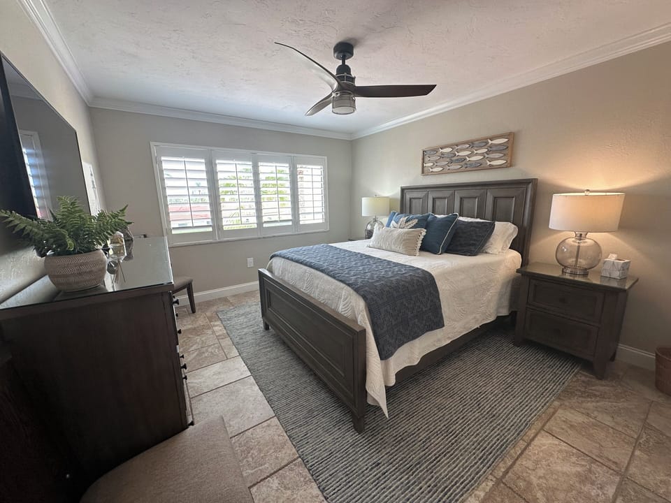 4-12A Guest Bedroom