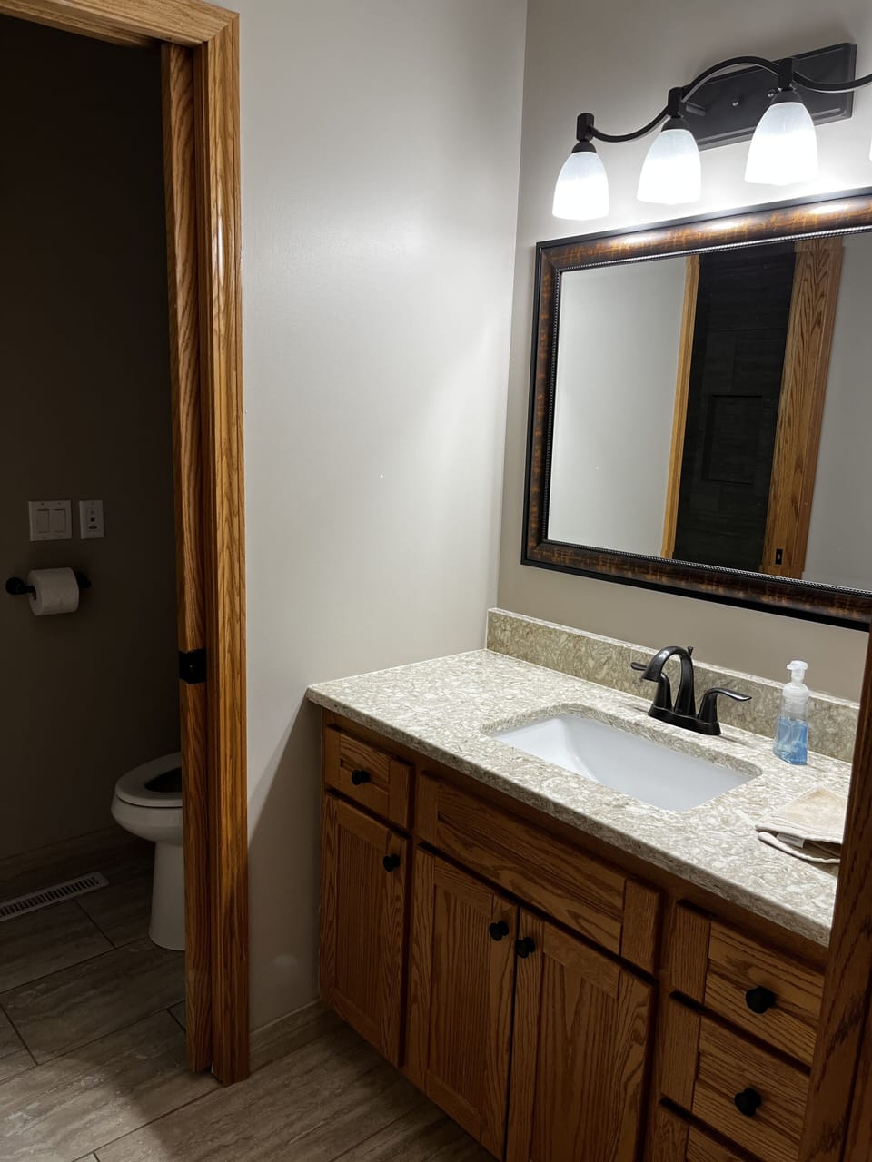 Main Floor Guest Bath.