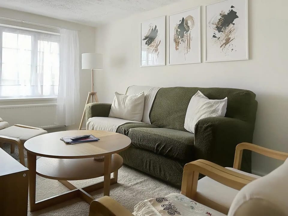Apartment | Living area | Flat-screen TV