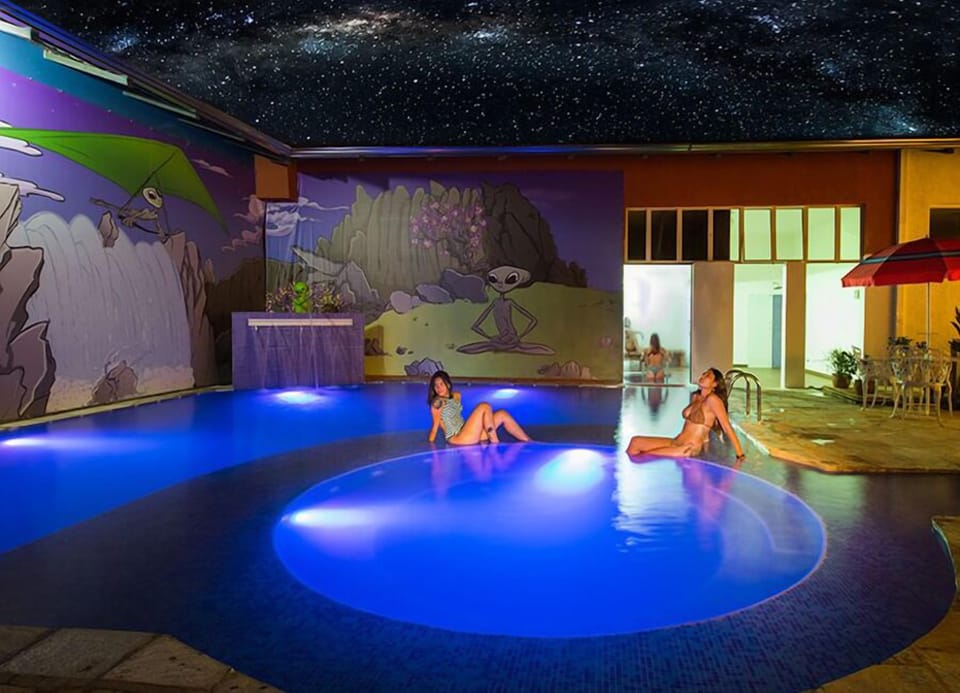 2 outdoor pools