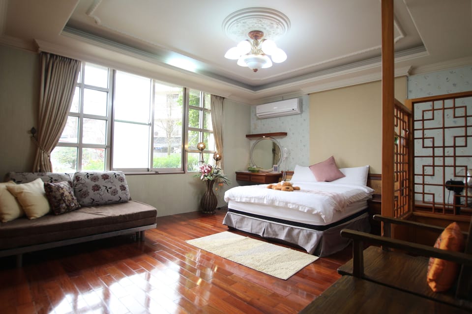 1 bedroom, premium bedding, free WiFi, bed sheets