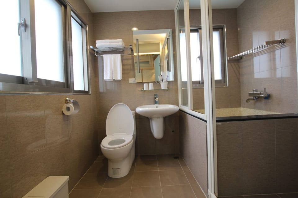 Rainfall showerhead, free toiletries, hair dryer, slippers