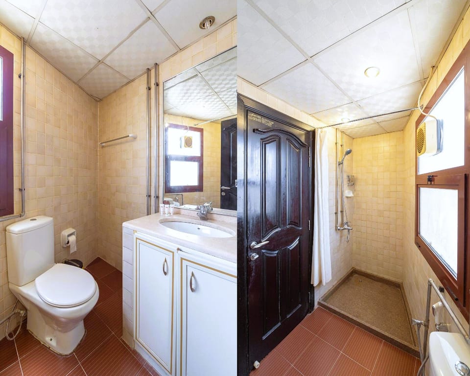 Shower, rainfall showerhead, free toiletries, hair dryer