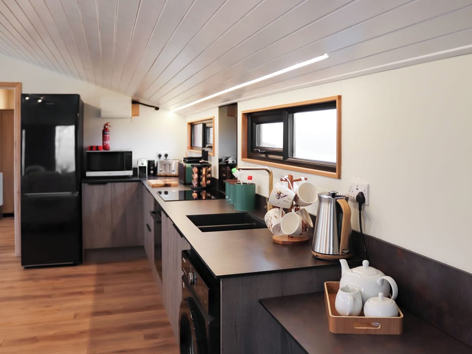Open plan living space | Aberdaron Retreat- Gwdihw - Aberdaron Retreat, Aberdaron