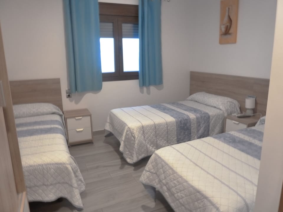 Standard Triple Room | Laptop workspace, free WiFi, bed sheets