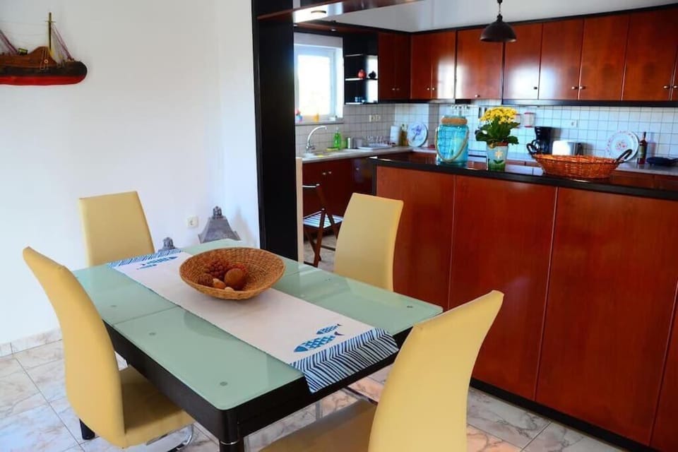 Kitchen details (2)