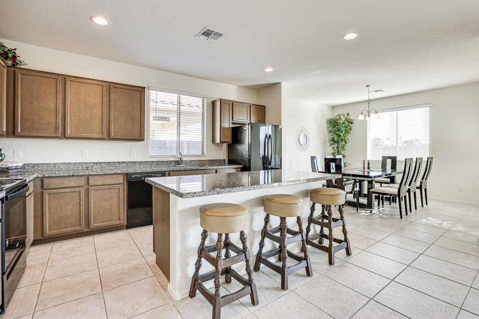 Kitchen | Cooking Basics | Dishwasher | Paper Towels/Trash Bags Provided