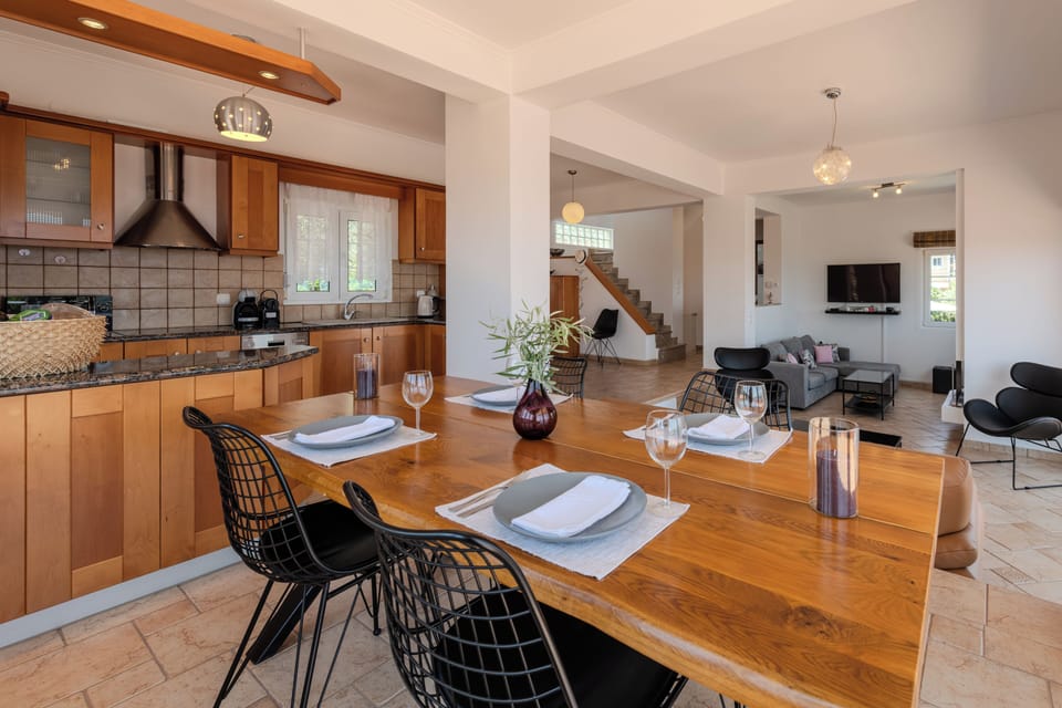 Dining area, Kitchen, Seating area