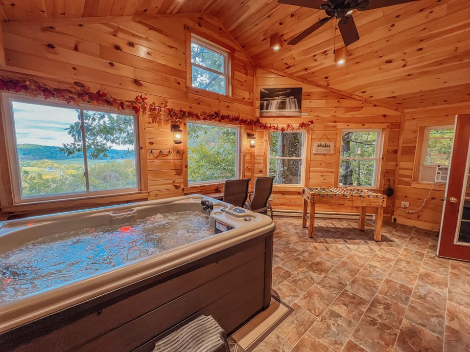 Hot Tub / whirlpool bath (Indoor)