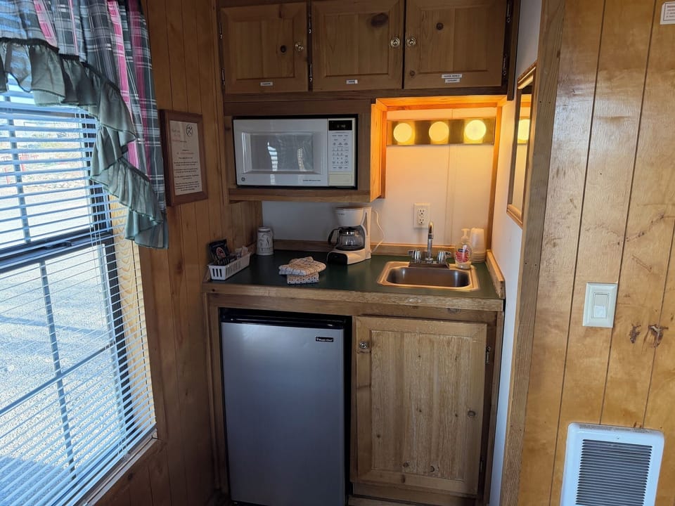Cabin20520kitchen