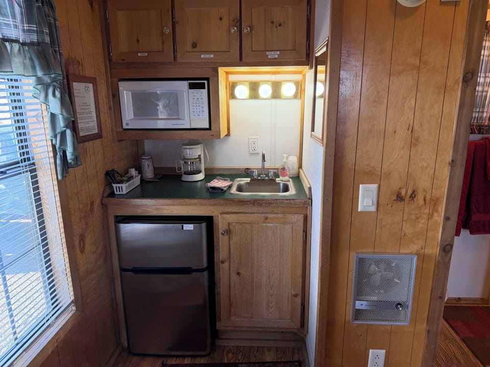 Cabin20320kitchen
