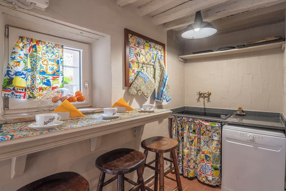 Autumn, Dining Room, Kitchen, Spring, Summer