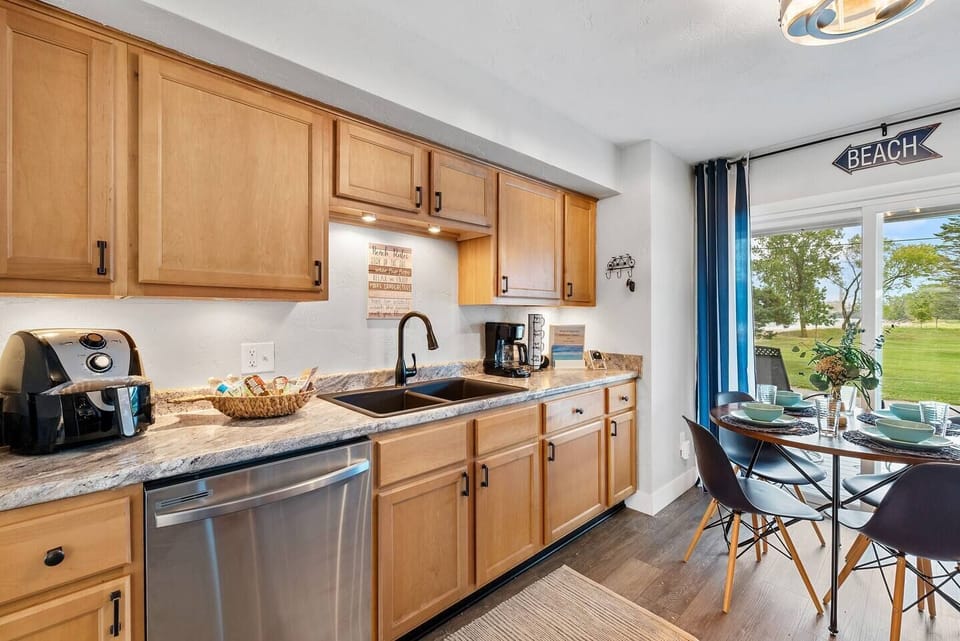 Fully equipped kitchen set up for easy meals & everyday cooking.