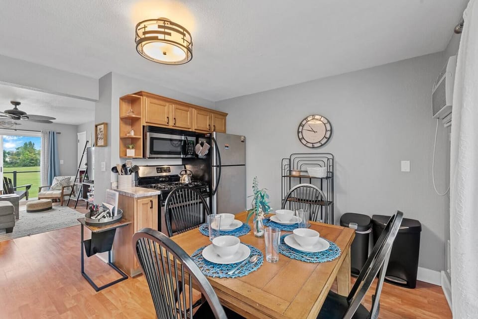 Eat-in kitchen w/ room to cook, dine & linger.