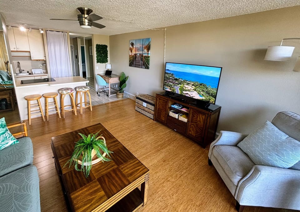 Open floor plan in the living room and kitchen.