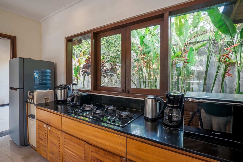 Basic Villa | Private kitchen | Fridge, microwave, stovetop, toaster