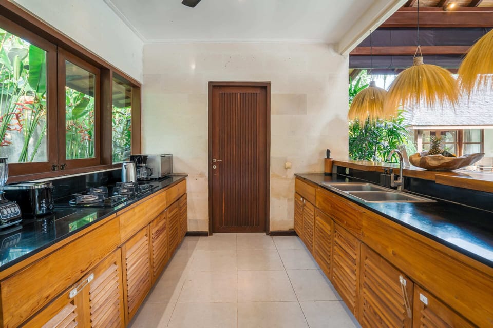 Basic Villa | Private kitchen | Fridge, microwave, stovetop, toaster