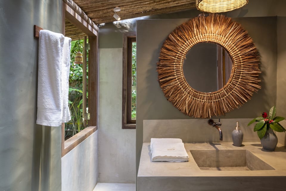 Superior Suite, 1 Bedroom | Bathroom | Shower, free toiletries, hair dryer, towels