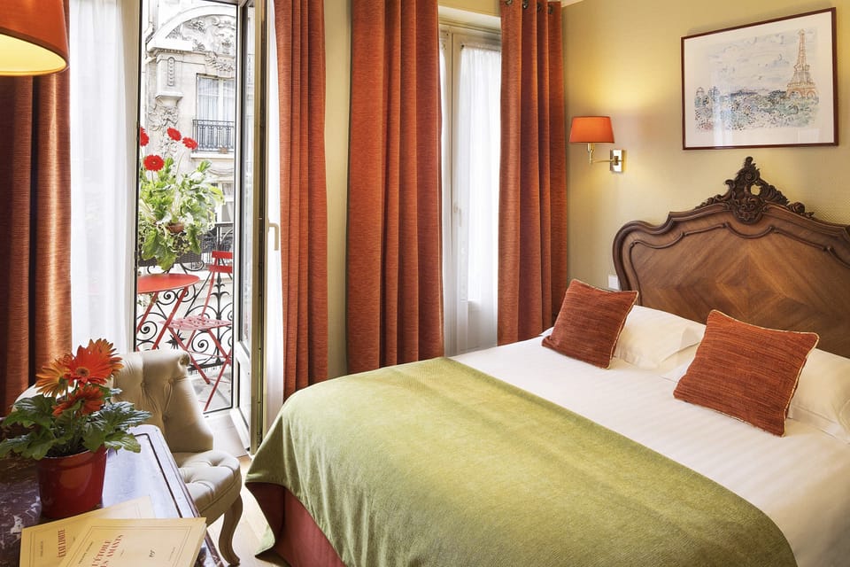 Premium bedding, in-room safe, individually decorated