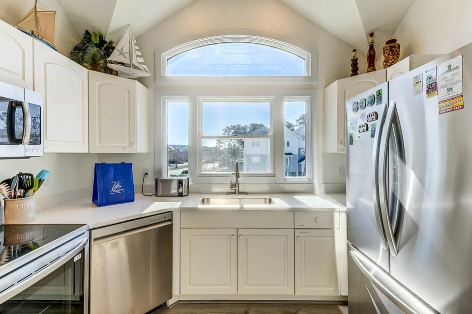 Top-Level Kitchen with Bar (seats 5)