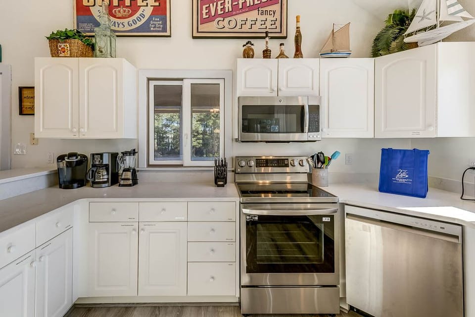 Top-Level Kitchen with Bar (seats 5)