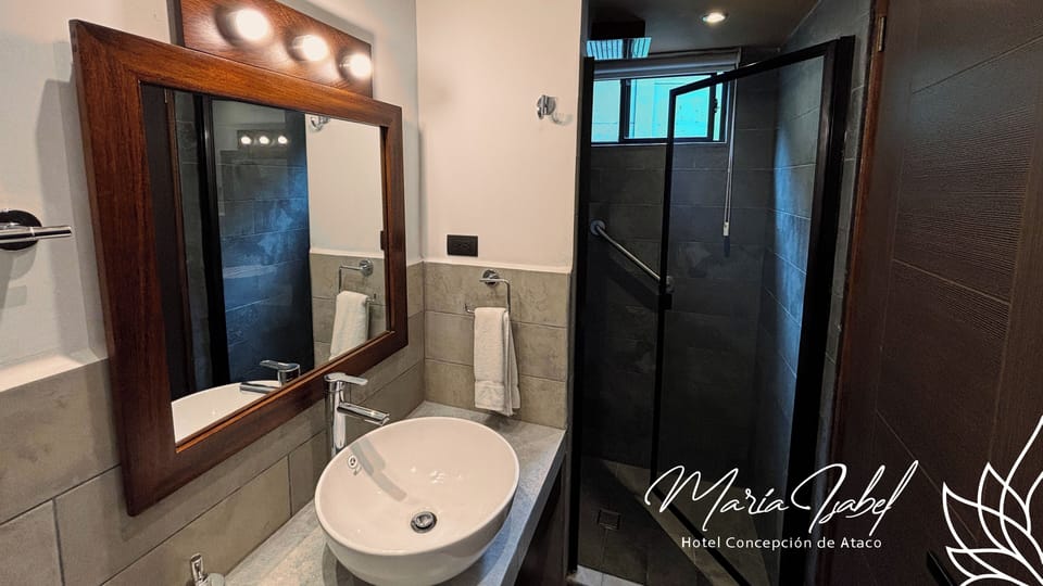 Family Room | Bathroom | Shower, hair dryer (on request), towels, soap