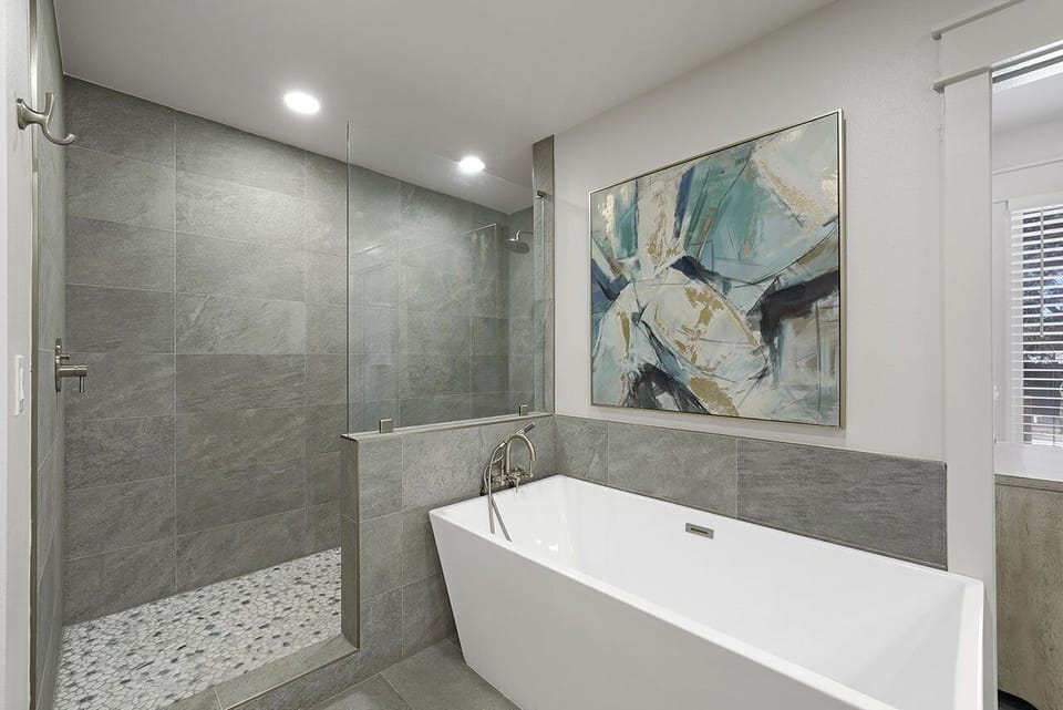 Frangista Jewel - Miramar Beach - Bathroom