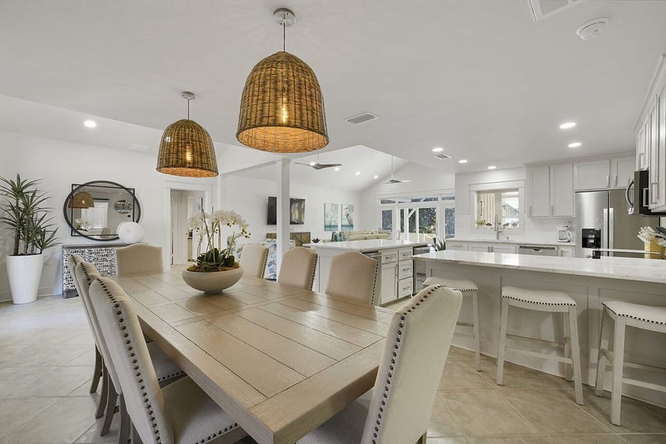 Frangista Jewel - Miramar Beach - Dining Room & Kitchen