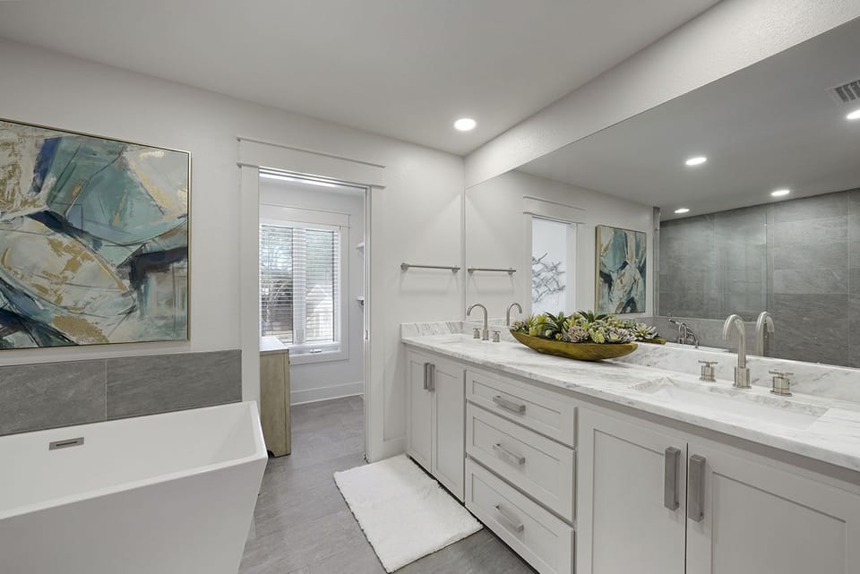 Frangista Jewel - Miramar Beach - Bathroom