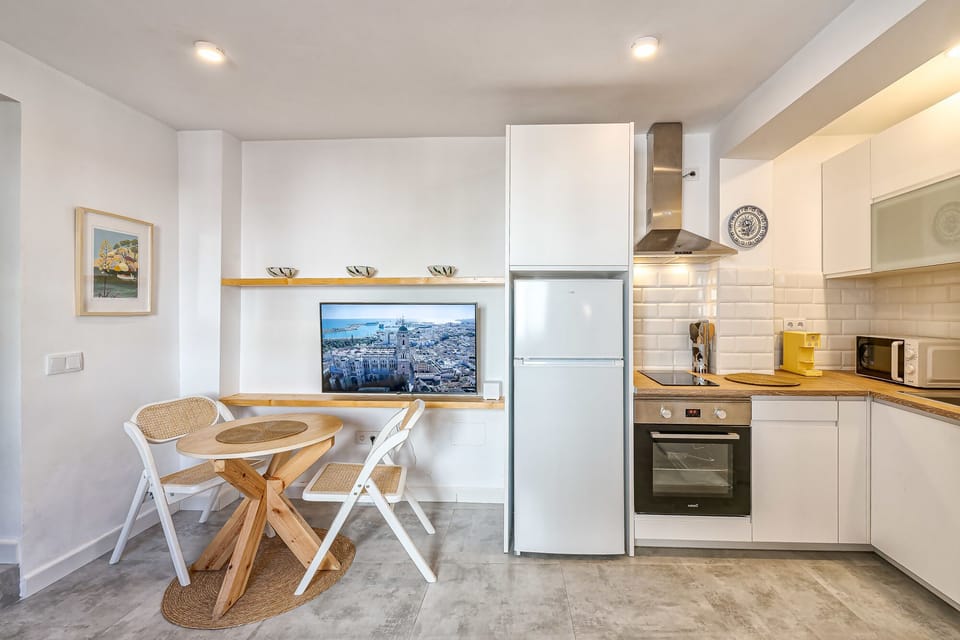 TV and multimedia,Kitchen or kitchenette,Dining area