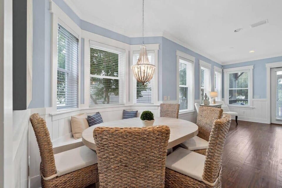 Dining for up to 8 ~ With Built in Bench