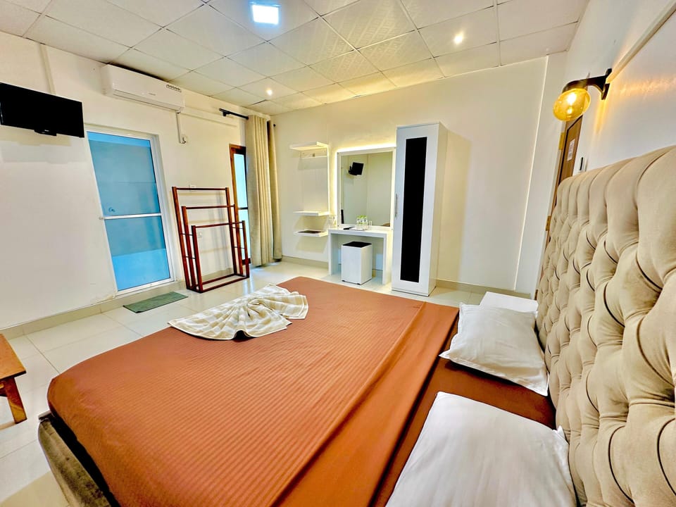 Deluxe Double Room | Desk, free WiFi, bed sheets