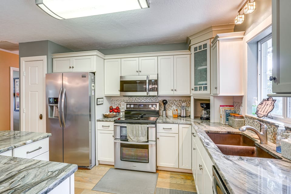 Kitchen | Drip Coffee Maker | Dishwasher | Cooking Utensils