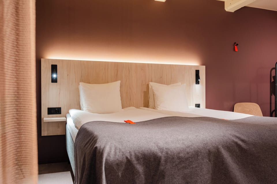 Family Room, No Windows | Desk, laptop workspace, free WiFi, bed sheets