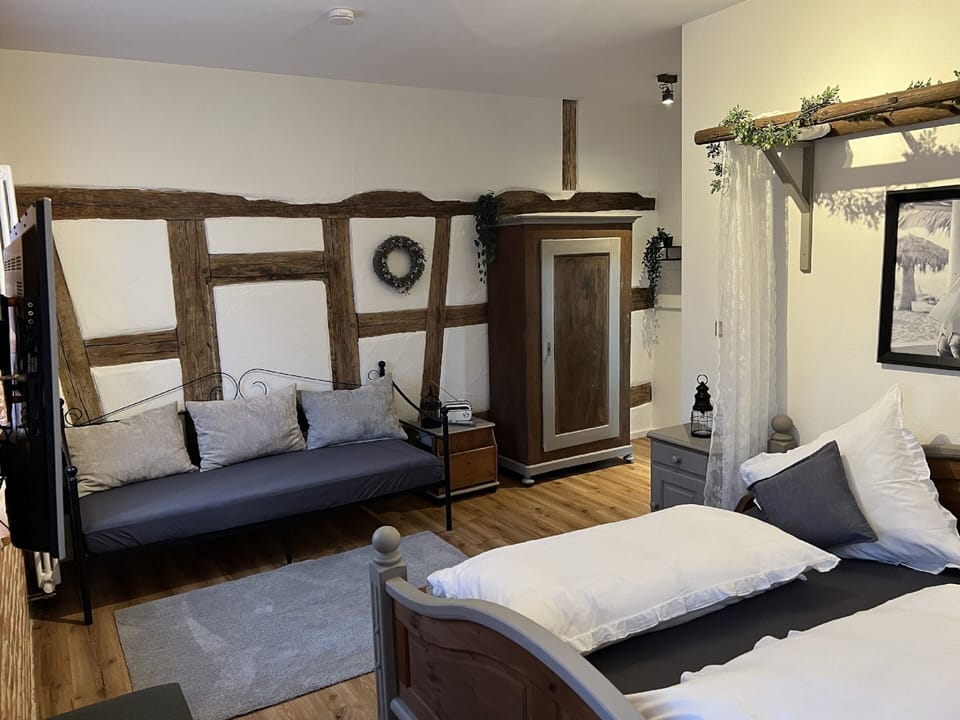 Double Room | Cribs (free), WiFi (free), bed sheets