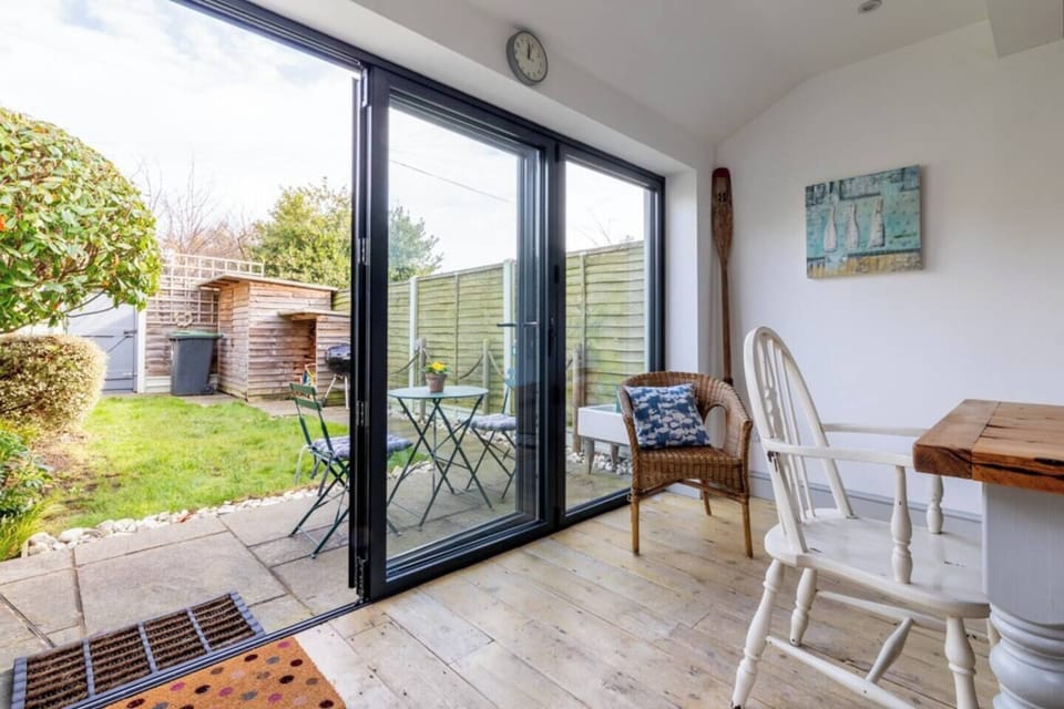 Open plan kitchen diner
