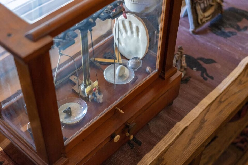 Rustic bedroom décor detail