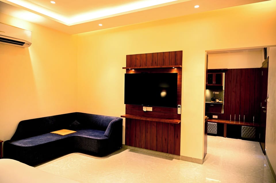 King Room with Balcony | Room amenity