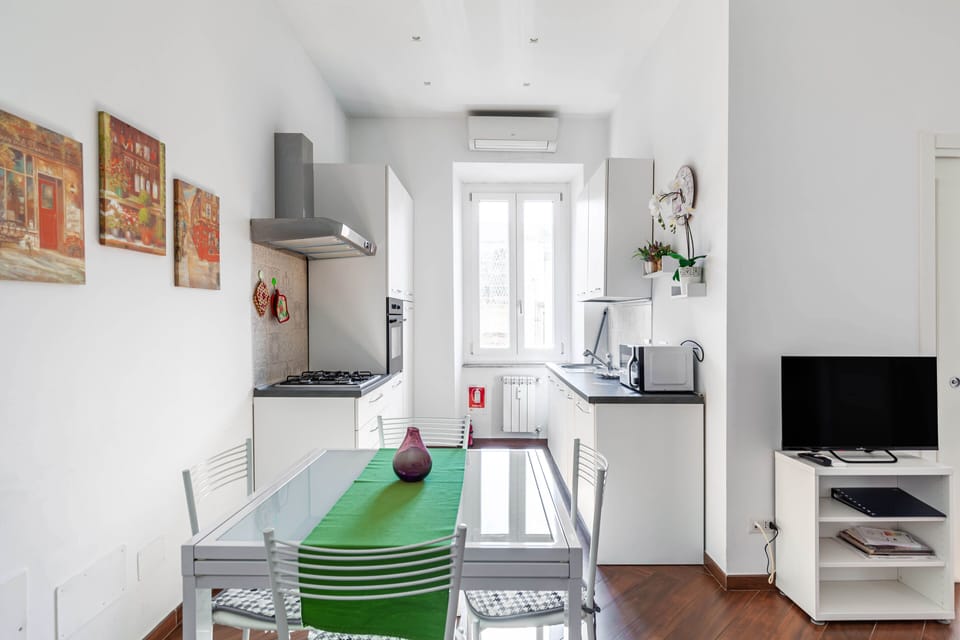 Classic Apartment | Private kitchen | Full-size fridge, microwave, oven, stovetop