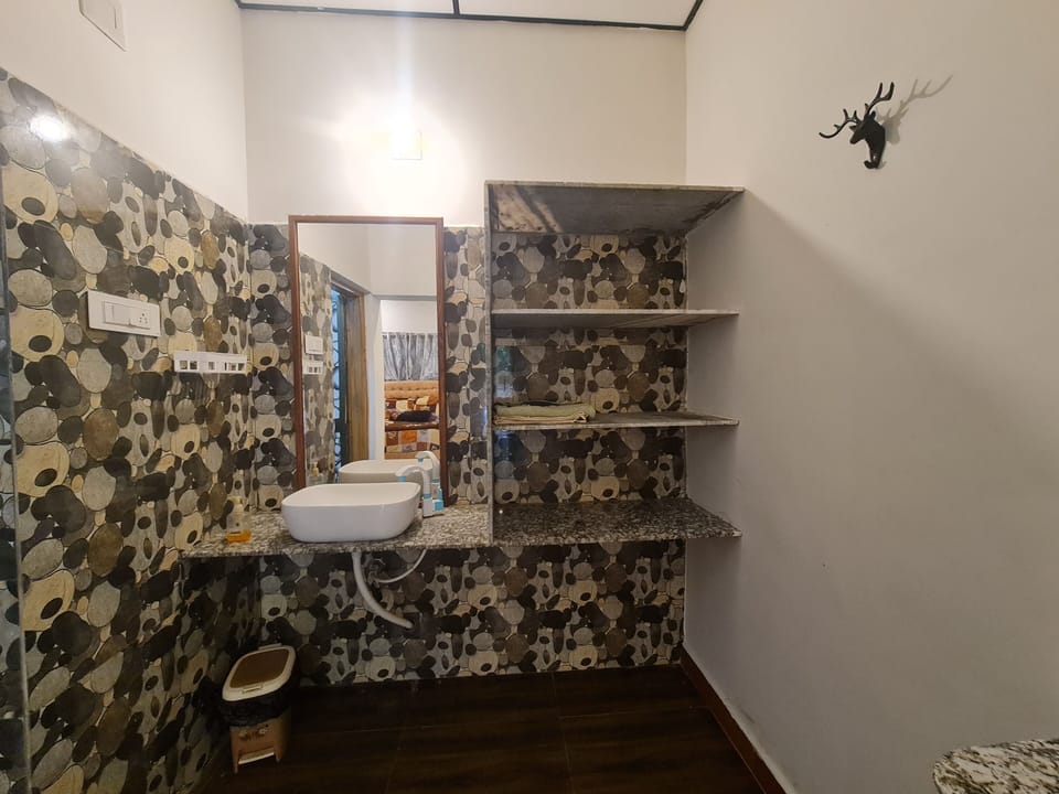 Deluxe Room | Bathroom