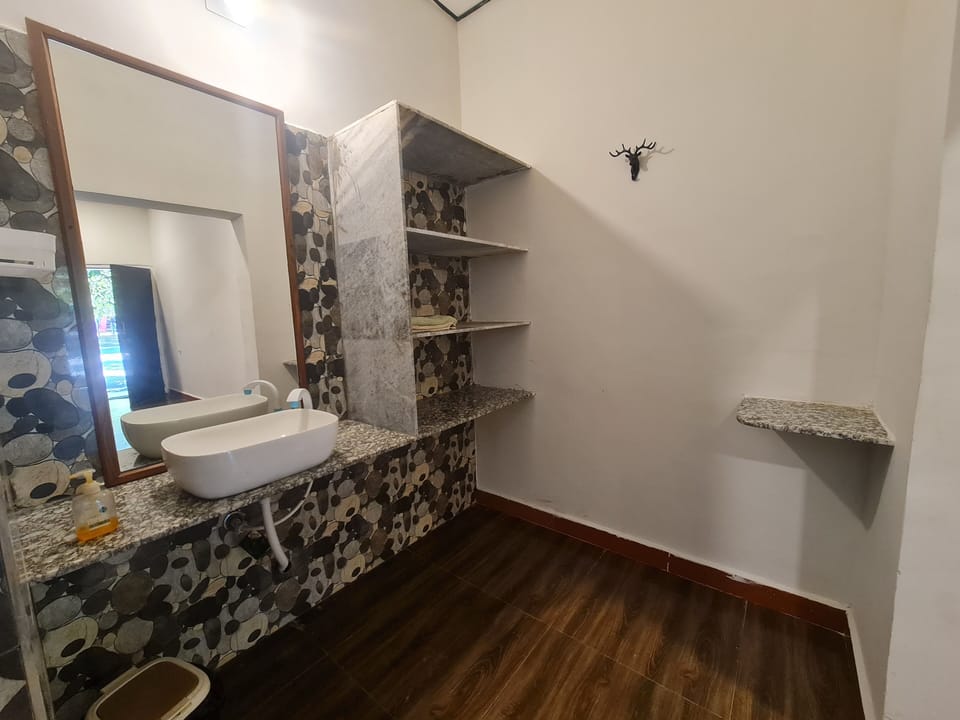 Deluxe Room | Bathroom