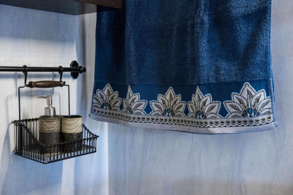 Luxury Villa | Bathroom | Shower, rainfall showerhead, free toiletries, hair dryer