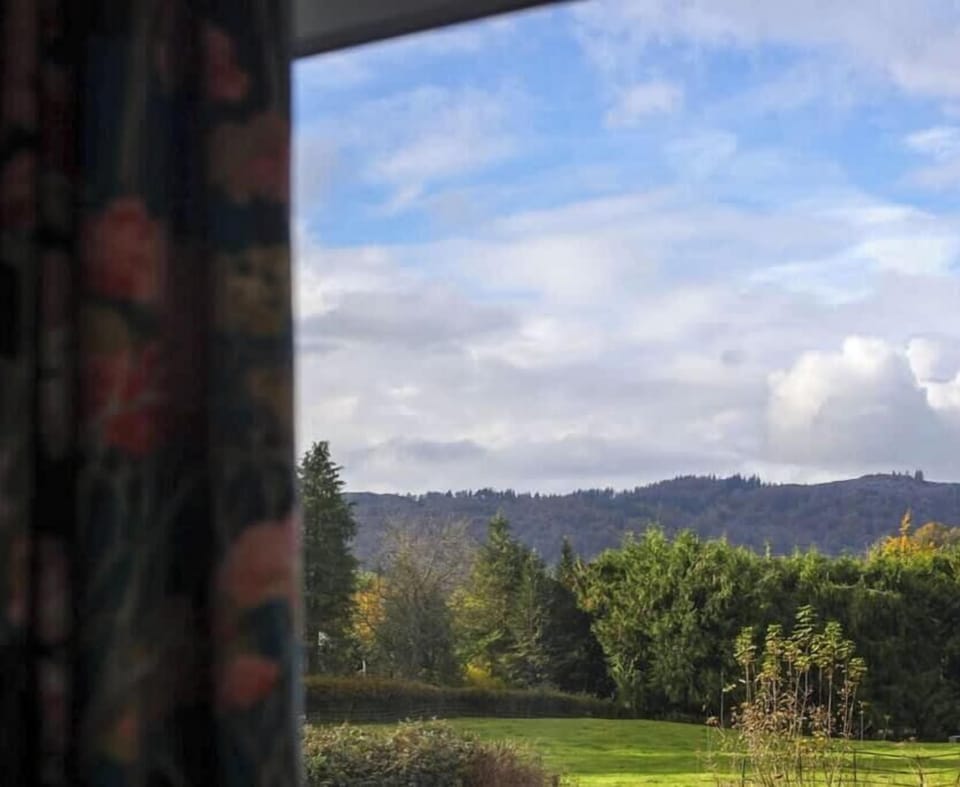 Mesmerizing views await you from Wainwright's bay window – a stunning panorama of the majestic fells, crowned with lush greenery between, providing the perfect backdrop for a tranquil and scenic escape.
