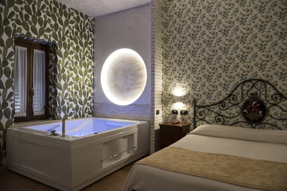 Comfort Suite, 2 Bedrooms, Jetted Tub | Premium bedding, minibar, in-room safe, desk
