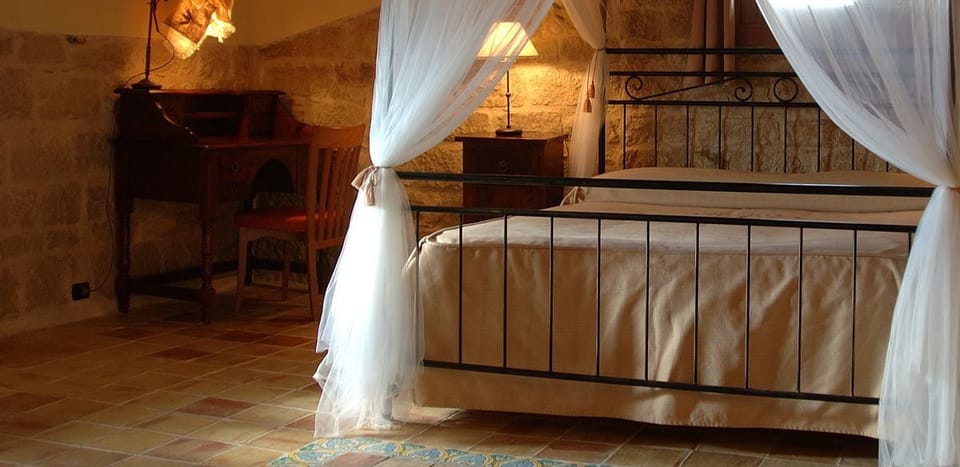 Classic Suite, Jetted Tub | Premium bedding, minibar, in-room safe, desk