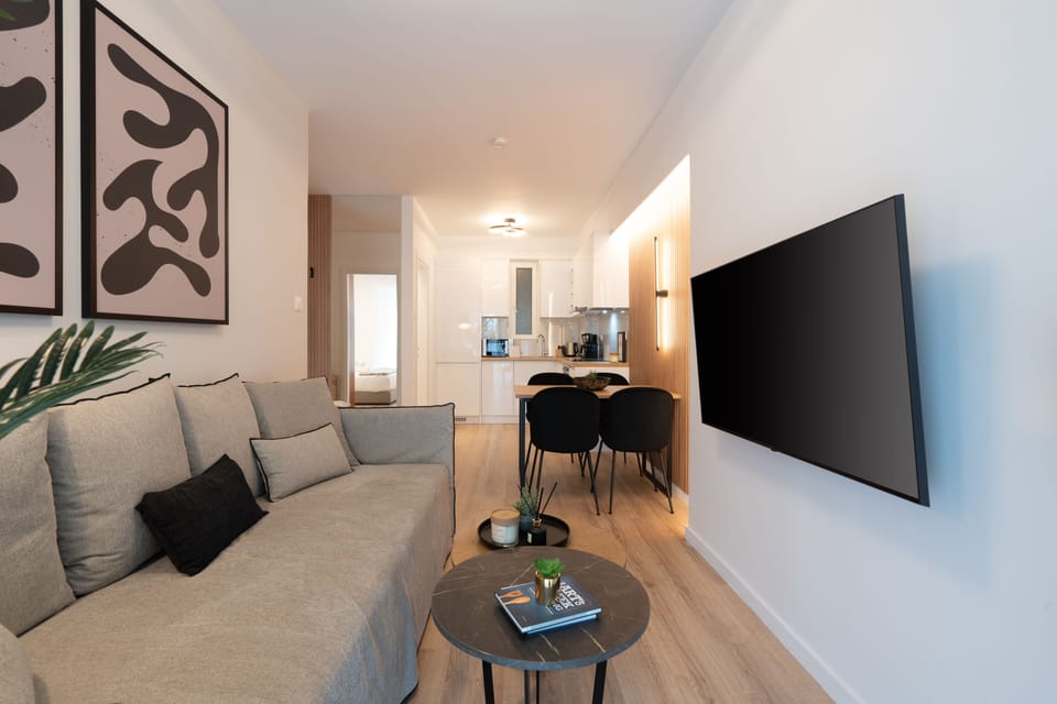 Design Apartment | Living area | 47-inch Smart TV with cable channels
