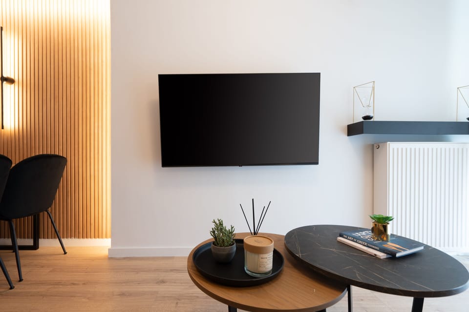 Design Apartment | Living area | 47-inch Smart TV with cable channels